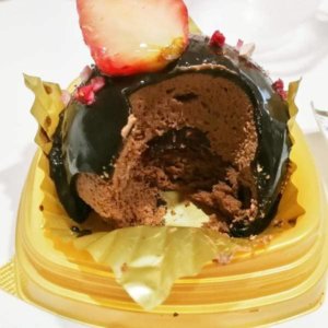 ローソンのゴディバケーキ【ショコラドームストロベリー】